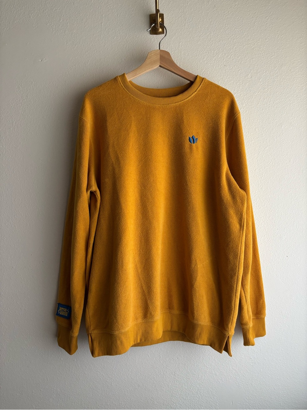 Dutch Bros Coffee Crewneck Sweatshirt Mens L Mustard Yellow Terry Tulip Logo